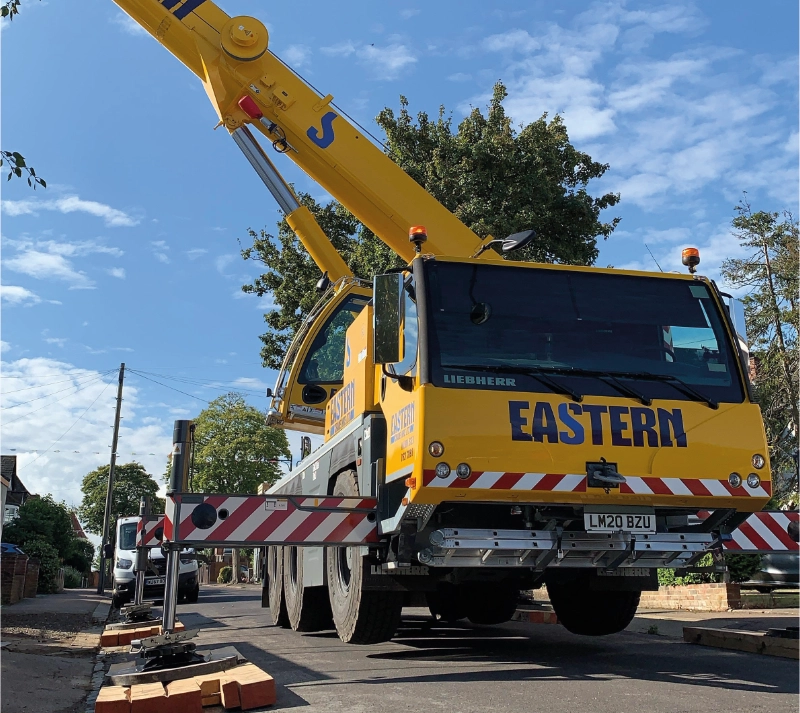 Crane showing base support